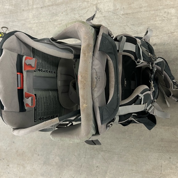 Osprey Gray and Black Men's Backpack - Picture 11 of 15